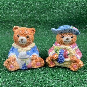 Vintage Teddy Bears Mr &  Mrs Couple Hats Floral Flowers Salt & Pepper Shakers‎